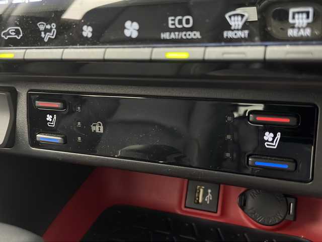 トヨタ ＲＡＶ４ HV アドベンチャー オフロードPKGⅡ 岐阜県 2023(令5)年 4万km グレーメタリック ４WD/トヨタセーフティセンス/プリクラッシュセーフティ/レーントレーシングアラート/オートハイビーム/ブラインドスポットモニター/クリアランスソナー/レーダークルーズコントロール/10.5インチ ディスプレイオーディオ/ナビキット/フルセグTV/（AM/FM/Bluetooth/Miracast）/パノラミックビューモニター/前後ドライブレコーダー/前席シートヒーター/エアシート/運転席メモリ付きパワーシート/ステアリングヒーター/ETC2.0/オートホールド/デジタルインナーミラー/パノラミックビューモニター/アクセサリーコンセント/(AC100V1500w)/スマートキー/スペアキー