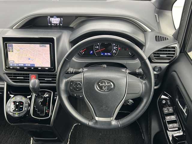 トヨタ ヴォクシー ZS 煌Ⅱ 三重県 2019(平31)年 3.6万km ブラック 純正ナビ /バックカメラ /ビルトインETC /スペアキー /両側パワースライドドア/前後ドライブレコーダー /前後コーナーセンサー /USB給電 /LEDヘッドライト/オートハイビーム /オートライト/クルーズコントロール/レーンキープアシスト/衝突軽減ブレーキ /ウォークスルー /電動格納ミラー/禁煙車