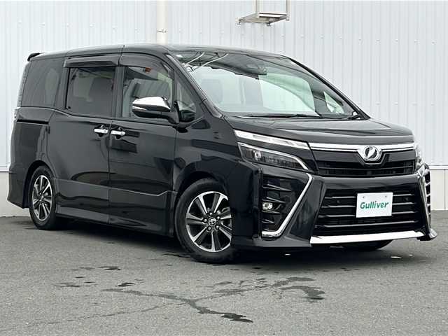 トヨタ ヴォクシー ZS 煌Ⅱ 三重県 2019(平31)年 3.6万km ブラック 純正ナビ /バックカメラ /ビルトインETC /スペアキー /両側パワースライドドア/前後ドライブレコーダー /前後コーナーセンサー /USB給電 /LEDヘッドライト/オートハイビーム /オートライト/クルーズコントロール/レーンキープアシスト/衝突軽減ブレーキ /ウォークスルー /電動格納ミラー/禁煙車