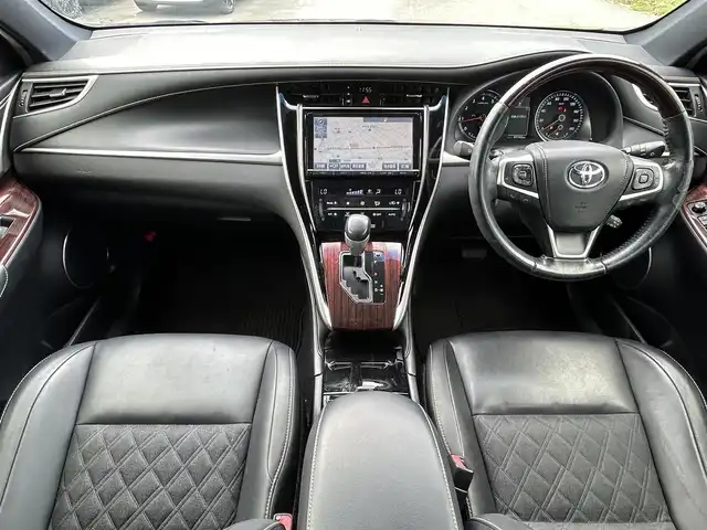 トヨタ ハリアー プレミアム 福岡県 2014(平26)年 8.8万km ダークブラウンM 純正9型ナビ/（BT/フルセグ/SD/SDREC/AM/FM/DISC)/Bカメラ/パワーバックドア/レーダークルーズコントロール/LEDヘッドライト/オートライト/オートマチックハイビーム/ハーフレザーシート/D席パワーシート/チルトステアリング/純正18インチAW/クリアランスソナー/プリクラッシュセーフティ/レーンキープアシスト/横滑り防止装置/盗難防止装置/アイドリングストップ/スマートキー/ETC/取扱説明書