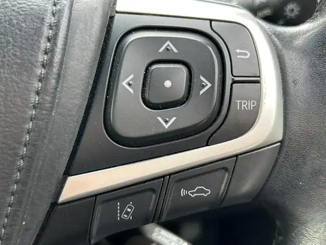 トヨタ ハリアー プレミアム 福岡県 2014(平26)年 8.8万km ダークブラウンM 純正9型ナビ/（BT/フルセグ/SD/SDREC/AM/FM/DISC)/Bカメラ/パワーバックドア/レーダークルーズコントロール/LEDヘッドライト/オートライト/オートマチックハイビーム/ハーフレザーシート/D席パワーシート/チルトステアリング/純正18インチAW/クリアランスソナー/プリクラッシュセーフティ/レーンキープアシスト/横滑り防止装置/盗難防止装置/アイドリングストップ/スマートキー/ETC/取扱説明書