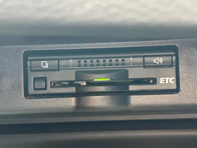 トヨタ ハリアー プレミアム 福岡県 2014(平26)年 8.8万km ダークブラウンM 純正9型ナビ/（BT/フルセグ/SD/SDREC/AM/FM/DISC)/Bカメラ/パワーバックドア/レーダークルーズコントロール/LEDヘッドライト/オートライト/オートマチックハイビーム/ハーフレザーシート/D席パワーシート/チルトステアリング/純正18インチAW/クリアランスソナー/プリクラッシュセーフティ/レーンキープアシスト/横滑り防止装置/盗難防止装置/アイドリングストップ/スマートキー/ETC/取扱説明書
