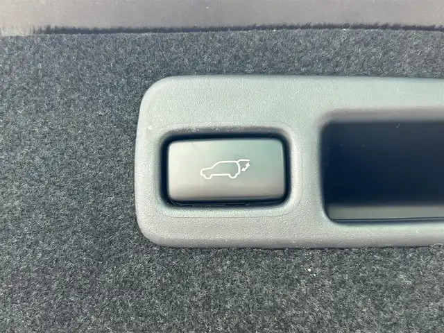 トヨタ ハリアー プレミアム 福岡県 2014(平26)年 8.8万km ダークブラウンM 純正9型ナビ/（BT/フルセグ/SD/SDREC/AM/FM/DISC)/Bカメラ/パワーバックドア/レーダークルーズコントロール/LEDヘッドライト/オートライト/オートマチックハイビーム/ハーフレザーシート/D席パワーシート/チルトステアリング/純正18インチAW/クリアランスソナー/プリクラッシュセーフティ/レーンキープアシスト/横滑り防止装置/盗難防止装置/アイドリングストップ/スマートキー/ETC/取扱説明書