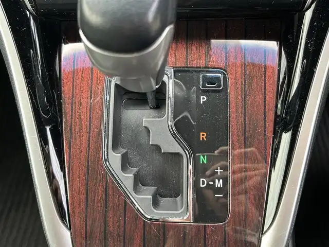 トヨタ ハリアー プレミアム 福岡県 2014(平26)年 8.8万km ダークブラウンM 純正9型ナビ/（BT/フルセグ/SD/SDREC/AM/FM/DISC)/Bカメラ/パワーバックドア/レーダークルーズコントロール/LEDヘッドライト/オートライト/オートマチックハイビーム/ハーフレザーシート/D席パワーシート/チルトステアリング/純正18インチAW/クリアランスソナー/プリクラッシュセーフティ/レーンキープアシスト/横滑り防止装置/盗難防止装置/アイドリングストップ/スマートキー/ETC/取扱説明書