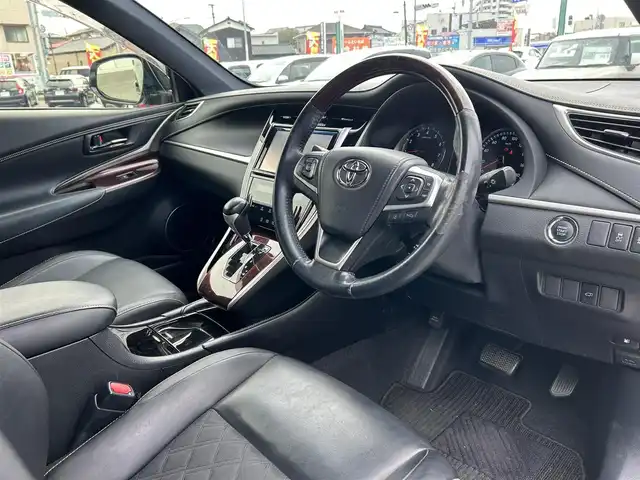 トヨタ ハリアー プレミアム 福岡県 2014(平26)年 8.8万km ダークブラウンM 純正9型ナビ/（BT/フルセグ/SD/SDREC/AM/FM/DISC)/Bカメラ/パワーバックドア/レーダークルーズコントロール/LEDヘッドライト/オートライト/オートマチックハイビーム/ハーフレザーシート/D席パワーシート/チルトステアリング/純正18インチAW/クリアランスソナー/プリクラッシュセーフティ/レーンキープアシスト/横滑り防止装置/盗難防止装置/アイドリングストップ/スマートキー/ETC/取扱説明書