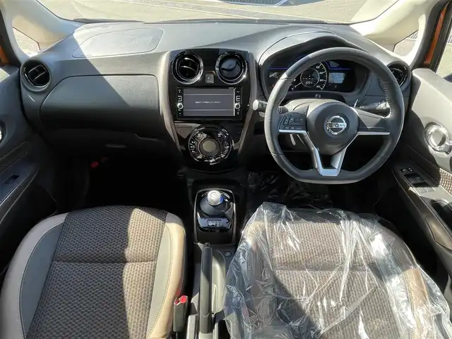 日産 ノート e－パワー メダリスト 愛媛県 2016(平28)年 3.7万km プレミアムコロナオレンジ エマージェンシーブレーキ/車線逸脱警報/純正ナビ（Bluetooth/フルセグTV/DVD再生）/アラウンドビューモニター/ハーフレザー/ETC/前方ドライブレコーダー/純正アルミホイール/純正フロアマット/前後コーナーセンサー/LEDヘッドライト/衝突被害軽減システム/横滑り防止装置