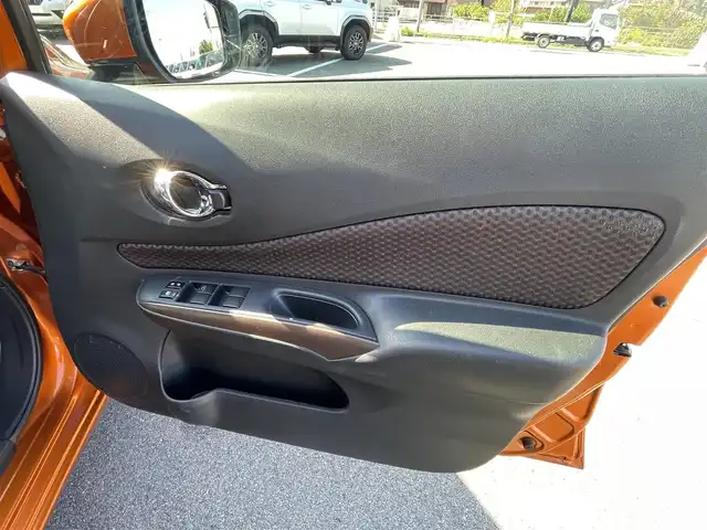 日産 ノート e－パワー メダリスト 愛媛県 2016(平28)年 3.7万km プレミアムコロナオレンジ エマージェンシーブレーキ/車線逸脱警報/純正ナビ（Bluetooth/フルセグTV/DVD再生）/アラウンドビューモニター/ハーフレザー/ETC/前方ドライブレコーダー/純正アルミホイール/純正フロアマット/前後コーナーセンサー/LEDヘッドライト/衝突被害軽減システム/横滑り防止装置