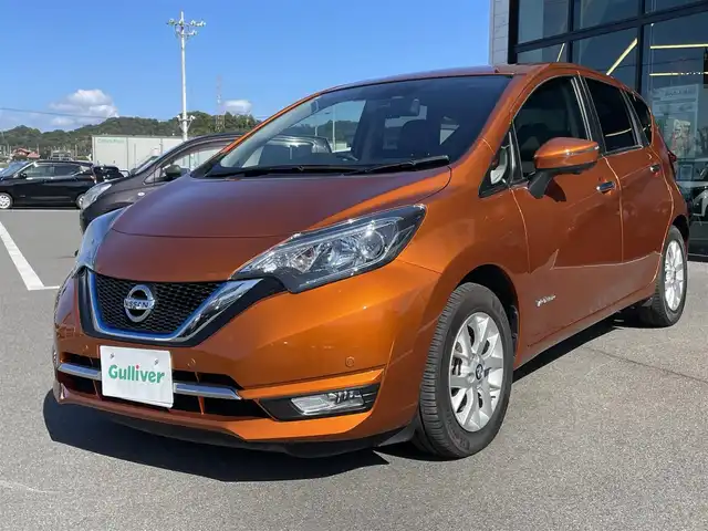 日産 ノート e－パワー メダリスト 愛媛県 2016(平28)年 3.7万km プレミアムコロナオレンジ エマージェンシーブレーキ/車線逸脱警報/純正ナビ（Bluetooth/フルセグTV/DVD再生）/アラウンドビューモニター/ハーフレザー/ETC/前方ドライブレコーダー/純正アルミホイール/純正フロアマット/前後コーナーセンサー/LEDヘッドライト/衝突被害軽減システム/横滑り防止装置