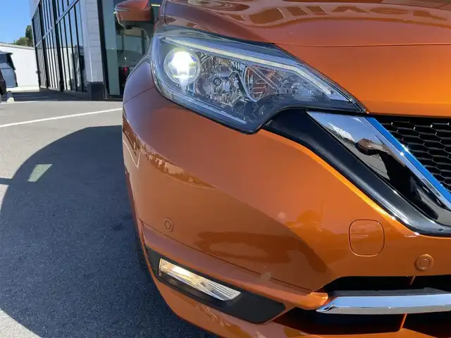 日産 ノート e－パワー メダリスト 愛媛県 2016(平28)年 3.7万km プレミアムコロナオレンジ エマージェンシーブレーキ/車線逸脱警報/純正ナビ（Bluetooth/フルセグTV/DVD再生）/アラウンドビューモニター/ハーフレザー/ETC/前方ドライブレコーダー/純正アルミホイール/純正フロアマット/前後コーナーセンサー/LEDヘッドライト/衝突被害軽減システム/横滑り防止装置