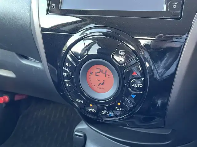 日産 ノート e－パワー メダリスト 愛媛県 2016(平28)年 3.7万km プレミアムコロナオレンジ エマージェンシーブレーキ/車線逸脱警報/純正ナビ（Bluetooth/フルセグTV/DVD再生）/アラウンドビューモニター/ハーフレザー/ETC/前方ドライブレコーダー/純正アルミホイール/純正フロアマット/前後コーナーセンサー/LEDヘッドライト/衝突被害軽減システム/横滑り防止装置