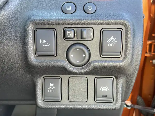 日産 ノート e－パワー メダリスト 愛媛県 2016(平28)年 3.7万km プレミアムコロナオレンジ エマージェンシーブレーキ/車線逸脱警報/純正ナビ（Bluetooth/フルセグTV/DVD再生）/アラウンドビューモニター/ハーフレザー/ETC/前方ドライブレコーダー/純正アルミホイール/純正フロアマット/前後コーナーセンサー/LEDヘッドライト/衝突被害軽減システム/横滑り防止装置