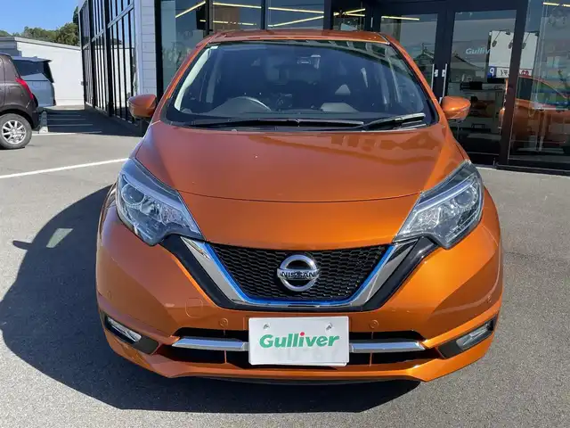 日産 ノート e－パワー メダリスト 愛媛県 2016(平28)年 3.7万km プレミアムコロナオレンジ エマージェンシーブレーキ/車線逸脱警報/純正ナビ（Bluetooth/フルセグTV/DVD再生）/アラウンドビューモニター/ハーフレザー/ETC/前方ドライブレコーダー/純正アルミホイール/純正フロアマット/前後コーナーセンサー/LEDヘッドライト/衝突被害軽減システム/横滑り防止装置