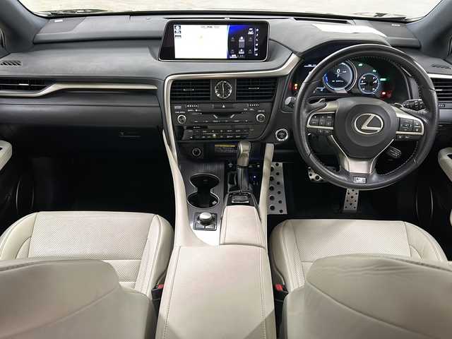 レクサス ＲＸ 450h Fスポーツ 長崎県 2019(平31)年 5.3万km グラファイトブラックガラスフレーク パノラマルーフ/マークレビンソンプレミアムサウンド/レクサスセーフティ/・プリクラッシュセーフティ/・ブラインドスポットモニター/・レーンキープアシスト/純正12.3型ナビ/・フルセグ/DVD/Bluetooth/Bluーray/パノラミックビューモニター/ホワイトレザーシート/前席パワーシート（運転席メモリ付）/前席エアーシート/全席シートヒーター/三眼LEDヘッドライト/クルーズコントロール/ヘッドアップディスプレイ/ハンドルヒーター/純正20インチアルミ/置くだけ充電/パドルシフト/ステアリングリモコン/100V電源/コーナーセンサー/プッシュスタート/スマートキー/電子制御パーキング/オートホールド