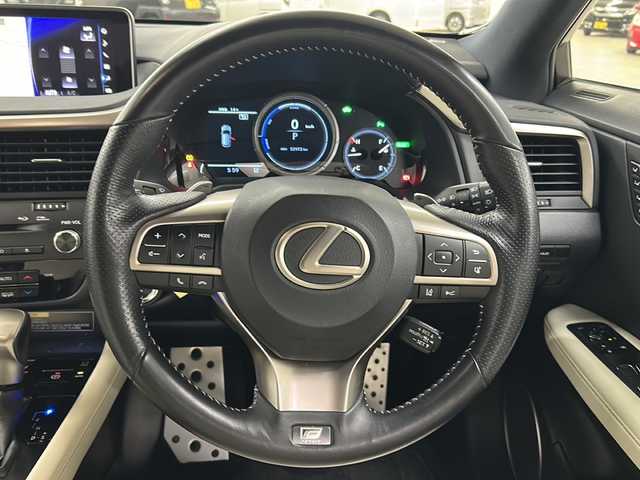 レクサス ＲＸ 450h Fスポーツ 長崎県 2019(平31)年 5.3万km グラファイトブラックガラスフレーク パノラマルーフ/マークレビンソンプレミアムサウンド/レクサスセーフティ/・プリクラッシュセーフティ/・ブラインドスポットモニター/・レーンキープアシスト/純正12.3型ナビ/・フルセグ/DVD/Bluetooth/Bluーray/パノラミックビューモニター/ホワイトレザーシート/前席パワーシート（運転席メモリ付）/前席エアーシート/全席シートヒーター/三眼LEDヘッドライト/クルーズコントロール/ヘッドアップディスプレイ/ハンドルヒーター/純正20インチアルミ/置くだけ充電/パドルシフト/ステアリングリモコン/100V電源/コーナーセンサー/プッシュスタート/スマートキー/電子制御パーキング/オートホールド