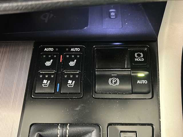 レクサス ＲＸ 450h Fスポーツ 長崎県 2019(平31)年 5.3万km グラファイトブラックガラスフレーク パノラマルーフ/マークレビンソンプレミアムサウンド/レクサスセーフティ/・プリクラッシュセーフティ/・ブラインドスポットモニター/・レーンキープアシスト/純正12.3型ナビ/・フルセグ/DVD/Bluetooth/Bluーray/パノラミックビューモニター/ホワイトレザーシート/前席パワーシート（運転席メモリ付）/前席エアーシート/全席シートヒーター/三眼LEDヘッドライト/クルーズコントロール/ヘッドアップディスプレイ/ハンドルヒーター/純正20インチアルミ/置くだけ充電/パドルシフト/ステアリングリモコン/100V電源/コーナーセンサー/プッシュスタート/スマートキー/電子制御パーキング/オートホールド