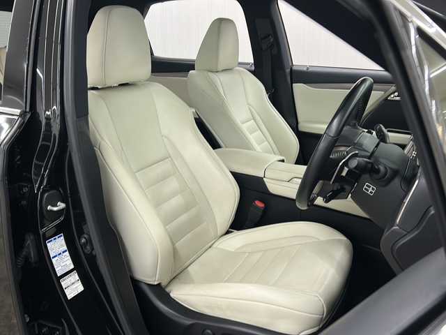 レクサス ＲＸ 450h Fスポーツ 長崎県 2019(平31)年 5.3万km グラファイトブラックガラスフレーク パノラマルーフ/マークレビンソンプレミアムサウンド/レクサスセーフティ/・プリクラッシュセーフティ/・ブラインドスポットモニター/・レーンキープアシスト/純正12.3型ナビ/・フルセグ/DVD/Bluetooth/Bluーray/パノラミックビューモニター/ホワイトレザーシート/前席パワーシート（運転席メモリ付）/前席エアーシート/全席シートヒーター/三眼LEDヘッドライト/クルーズコントロール/ヘッドアップディスプレイ/ハンドルヒーター/純正20インチアルミ/置くだけ充電/パドルシフト/ステアリングリモコン/100V電源/コーナーセンサー/プッシュスタート/スマートキー/電子制御パーキング/オートホールド