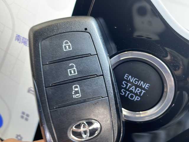 トヨタ ノア S－G 愛知県 2022(令4)年 1.6万km スパークリングブラックパールクリスタルシャイン 衝突軽減システム/純正10.5型ディズプレイオーディオ　ナビあり/レーダークルーズコントロール/フルセグ/CD DVD/Bluetooth/バックカメラ/コーナーセンサー/パワースライドドア/純正アルミホイール/LEDヘッドライト/リアオートエアコン/ETC2.0/ステアリングスイッチ/スマートキー/プッシュスタート