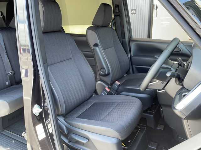 トヨタ ノア S－G 愛知県 2022(令4)年 1.6万km スパークリングブラックパールクリスタルシャイン 衝突軽減システム/純正10.5型ディズプレイオーディオ　ナビあり/レーダークルーズコントロール/フルセグ/CD DVD/Bluetooth/バックカメラ/コーナーセンサー/パワースライドドア/純正アルミホイール/LEDヘッドライト/リアオートエアコン/ETC2.0/ステアリングスイッチ/スマートキー/プッシュスタート