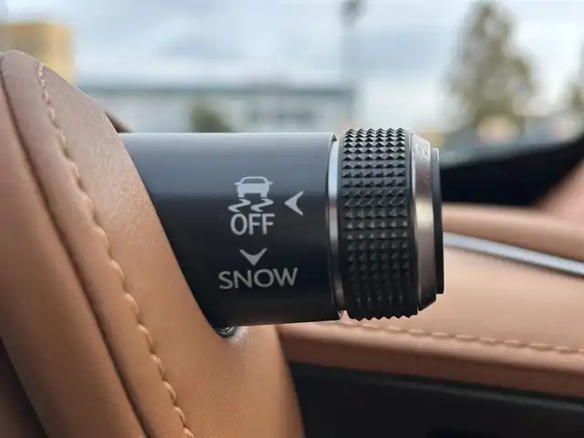 レクサス ＬＣ 500 Sパッケージ 愛媛県 2017(平29)年 5万km ホワイトノーヴァガラスフレーク 登録時走行距離:49019km/純正メーカーOPメモリナビ/AM/FM/CD/DVD/TV/BT/SD/ETC2.0/Bカメラ/前後ドラレコ/パドルシフト/追従クルコン/横滑り防止装置/盗難防止装置/衝突軽減システム/レーンキープアシスト/前後コーナーセンサー/パワーシート/ハーフレザーシート/LEDヘッドライト/オートライト/エンジンスタートボタン/スマートキー/純正アルミホイール/純正フロアマット