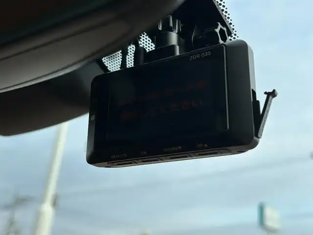 レクサス ＬＣ 500 Sパッケージ 愛媛県 2017(平29)年 5万km ホワイトノーヴァガラスフレーク 登録時走行距離:49019km/純正メーカーOPメモリナビ/AM/FM/CD/DVD/TV/BT/SD/ETC2.0/Bカメラ/前後ドラレコ/パドルシフト/追従クルコン/横滑り防止装置/盗難防止装置/衝突軽減システム/レーンキープアシスト/前後コーナーセンサー/パワーシート/ハーフレザーシート/LEDヘッドライト/オートライト/エンジンスタートボタン/スマートキー/純正アルミホイール/純正フロアマット