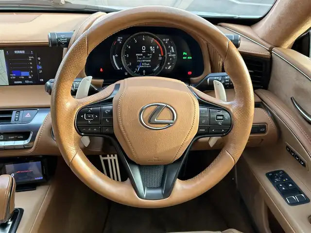 レクサス ＬＣ 500 Sパッケージ 愛媛県 2017(平29)年 5万km ホワイトノーヴァガラスフレーク 登録時走行距離:49019km/純正メーカーOPメモリナビ/AM/FM/CD/DVD/TV/BT/SD/ETC2.0/Bカメラ/前後ドラレコ/パドルシフト/追従クルコン/横滑り防止装置/盗難防止装置/衝突軽減システム/レーンキープアシスト/前後コーナーセンサー/パワーシート/ハーフレザーシート/LEDヘッドライト/オートライト/エンジンスタートボタン/スマートキー/純正アルミホイール/純正フロアマット