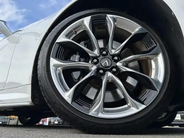 レクサス ＬＣ 500 Sパッケージ 愛媛県 2017(平29)年 5万km ホワイトノーヴァガラスフレーク 登録時走行距離:49019km/純正メーカーOPメモリナビ/AM/FM/CD/DVD/TV/BT/SD/ETC2.0/Bカメラ/前後ドラレコ/パドルシフト/追従クルコン/横滑り防止装置/盗難防止装置/衝突軽減システム/レーンキープアシスト/前後コーナーセンサー/パワーシート/ハーフレザーシート/LEDヘッドライト/オートライト/エンジンスタートボタン/スマートキー/純正アルミホイール/純正フロアマット