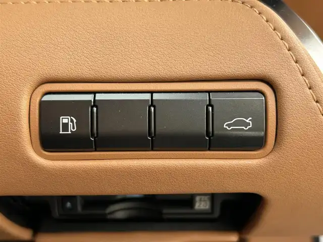 レクサス ＬＣ 500 Sパッケージ 愛媛県 2017(平29)年 5万km ホワイトノーヴァガラスフレーク 登録時走行距離:49019km/純正メーカーOPメモリナビ/AM/FM/CD/DVD/TV/BT/SD/ETC2.0/Bカメラ/前後ドラレコ/パドルシフト/追従クルコン/横滑り防止装置/盗難防止装置/衝突軽減システム/レーンキープアシスト/前後コーナーセンサー/パワーシート/ハーフレザーシート/LEDヘッドライト/オートライト/エンジンスタートボタン/スマートキー/純正アルミホイール/純正フロアマット