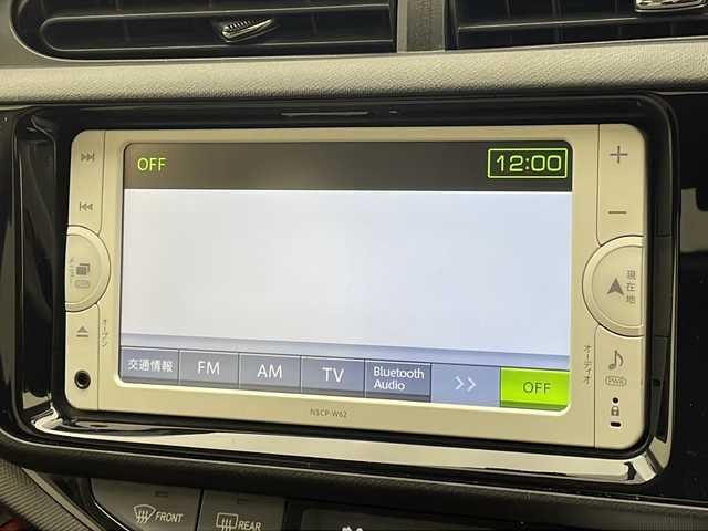 トヨタ アクア S 沖縄県 2015(平27)年 6.9万km オレンジパールクリスタルシャイン 社外ナビ(NSCP-W62)/ワンセグTV/バックカメラ/Bluetooth/バックカメラ/ETC/ステアリングスイッチ/プッシュスタート/シートヒーター/ドライブレコーダー前方/スマートキー/ドアバイザー