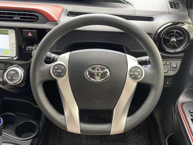 トヨタ アクア S 沖縄県 2015(平27)年 6.9万km オレンジパールクリスタルシャイン 社外ナビ(NSCP-W62)/ワンセグTV/バックカメラ/Bluetooth/バックカメラ/ETC/ステアリングスイッチ/プッシュスタート/シートヒーター/ドライブレコーダー前方/スマートキー/ドアバイザー