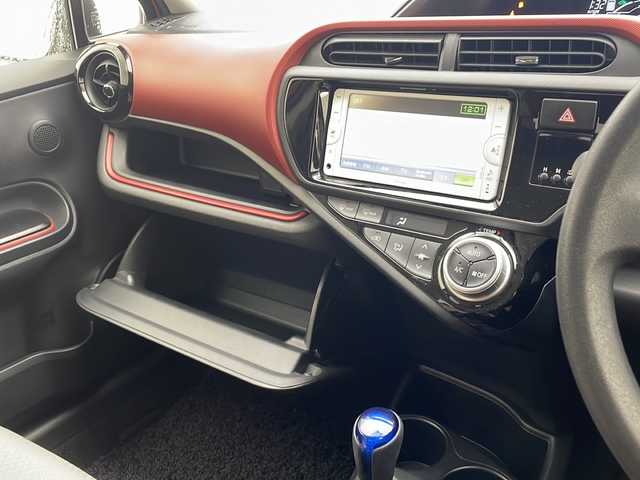 トヨタ アクア S 沖縄県 2015(平27)年 6.9万km オレンジパールクリスタルシャイン 社外ナビ(NSCP-W62)/ワンセグTV/バックカメラ/Bluetooth/バックカメラ/ETC/ステアリングスイッチ/プッシュスタート/シートヒーター/ドライブレコーダー前方/スマートキー/ドアバイザー