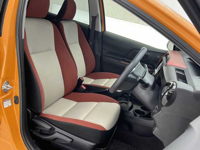 トヨタ アクア S 沖縄県 2015(平27)年 6.9万km オレンジパールクリスタルシャイン 社外ナビ(NSCP-W62)/ワンセグTV/バックカメラ/Bluetooth/バックカメラ/ETC/ステアリングスイッチ/プッシュスタート/シートヒーター/ドライブレコーダー前方/スマートキー/ドアバイザー