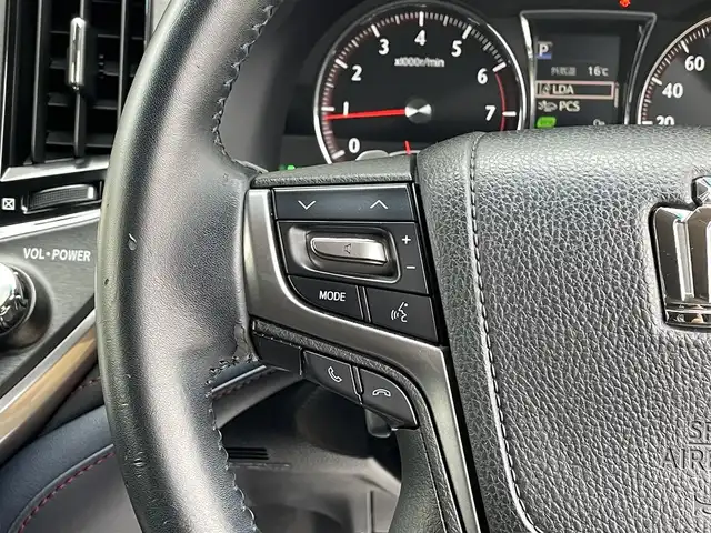 トヨタ クラウン アスリート S-T 宮崎県 2017(平29)年 5.9万km ホワイトパールクリスタルシャイン 前後純正ＯＰスパッツ/HDDナビ/フルセグテレビ/バックカメラ/アイドリングストップ/ウィンカーミラー/クルーズコントロール/プッシュスタート/ETC/LEDライト/レダークルーズ