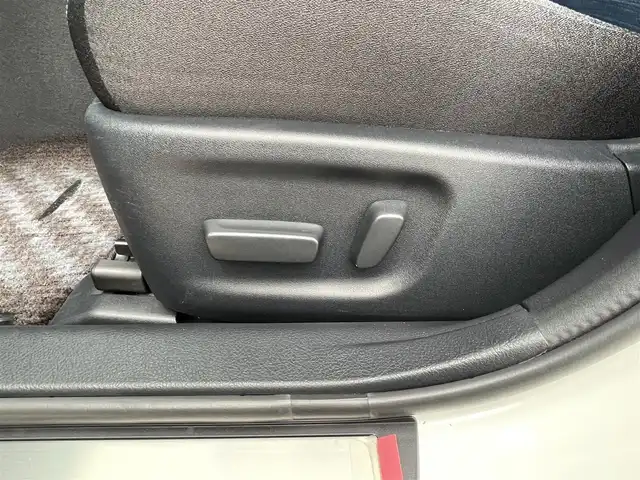 トヨタ クラウン アスリート S-T 宮崎県 2017(平29)年 5.9万km ホワイトパールクリスタルシャイン 前後純正ＯＰスパッツ/HDDナビ/フルセグテレビ/バックカメラ/アイドリングストップ/ウィンカーミラー/クルーズコントロール/プッシュスタート/ETC/LEDライト/レダークルーズ