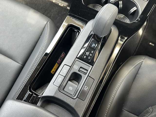 トヨタ プリウス Z 静岡県 2023(令5)年 2.3万km プラチナホワイトパールマイカ トヨタセーフティセンス/・プリクラッシュセーフティ/・レーダークルーズコントロール/・パーキングアシスト/・RCTA/・レーンキープアシスト/・クリアランスソナー/純正ディスプレイオーディオ/・フルセグTV/・Bluetooth/ラジオ/ミラーキャスト/主要装備/・全方位カメラ/・ヒートヒーター/・ベンチレーション/・レザーシート/・デジタルインナーミラー/・パワーバックドア/・AC100V/・ビルトインETC 2.0/・オートライト/・ステアリングスイッチ/・パワーシート/・プッシュスタート/・スマートキー