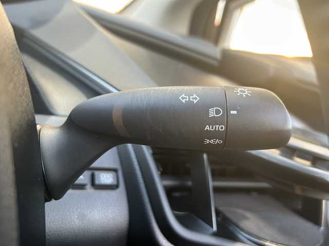 トヨタ プリウス Z 静岡県 2023(令5)年 2.3万km プラチナホワイトパールマイカ トヨタセーフティセンス/・プリクラッシュセーフティ/・レーダークルーズコントロール/・パーキングアシスト/・RCTA/・レーンキープアシスト/・クリアランスソナー/純正ディスプレイオーディオ/・フルセグTV/・Bluetooth/ラジオ/ミラーキャスト/主要装備/・全方位カメラ/・ヒートヒーター/・ベンチレーション/・レザーシート/・デジタルインナーミラー/・パワーバックドア/・AC100V/・ビルトインETC 2.0/・オートライト/・ステアリングスイッチ/・パワーシート/・プッシュスタート/・スマートキー