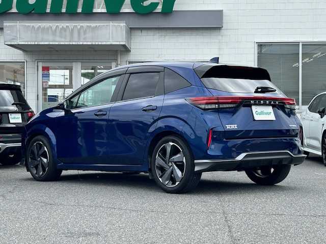 日産 オーラ G レザーエディション 三重県 2022(令4)年 2.8万km オーロラフレアブルーパール 全方位運転支援システム/・インテリジェントエマージェンシーブレーキ/・踏み間違い衝突防止アシスト/・標識検知機能/・前方衝突予測警報/・車線逸脱警報/・ふらつき警報/・車線逸脱防止支援システム/・エマージェンシーストップシグナル/・後側方衝突防止支援システム/・後側方車両検知警報/・後退時車両検知機能/プロパイロット/SOSコール/インテリジェントアラウンドビューモニター/インテリジェントルームミラー/1オーナー/BOSEパーソナルプラスサウンドシステム/メーカーオプション9型ナビ/フルセグTV/【Bluetooth/USB/スマホ連携/HDMI】/ビルトインETC2.0/ドライブレコーダー/ワイヤレス充電/レザーシート/D/N席シートヒーター/ステアリングヒーター/寒冷地仕様/アダプティブLEDヘッドランプ/インテリジェントオートライト/205/50R17インチ純正AW/プッシュスタート/スマートキー/スペアキー/純正フロアマット