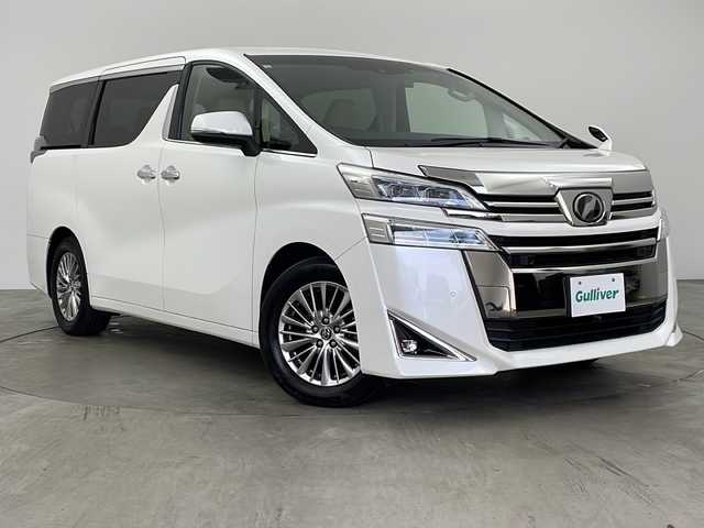 トヨタ ヴェルファイア V 兵庫県 2019(平31)年 4万km ホワイトパールクリスタルシャイン ・純正9インチナビ（CD/DVD/TV/BT/SD)/・両側パワースライドドア/・プリクラッシュセーフティ/・レーダークルーズコントロール/・クリアランスソナー/・オートマチックハイビーム/・レーントレーシングアシスト/・パーキングサポートブレーキ/・ロードサインアシスト/・先行者発進告知/・LEDヘッドライト/・パワーバックドア/・レザーシート/・シートヒーター/・シートベンチレーション/・パワーシート/・シートメモリー/・オットマン/・ビルトインETC2.0/・ドライブレコーダー/・ナノイー/・バックカメラ/・フロントカメラ/・純正１７インチAW/・プッシュスタート/・スペアキー/・自動防眩ミラー/・ステアリングリモコン