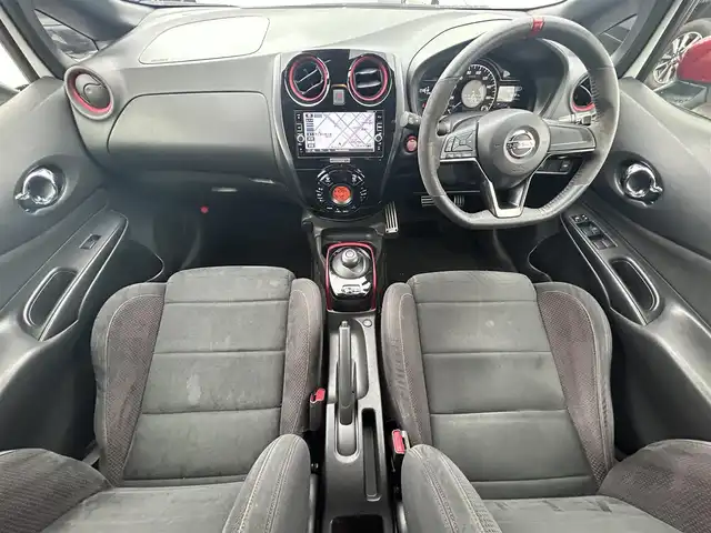 日産 ノート e－パワー ニスモ 岡山県 2017(平29)年 6.7万km ブリリアントホワイトパール 登録時走行距離66.721km/純正ナビ:MM316D-W/(AM/FM/DISC/SD/Bluetooth)/エマージェンシーブレーキ/アラウンドビューモニター/車線逸脱防止支援システム/ 車両接近通報装置/前後コーナーセンサー/スペアキー×1/デジタルインナーミラー/ドライブレコーダー/ETC/プッシュスタート/スマートキー