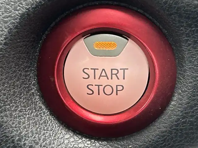 日産 ノート e－パワー ニスモ 岡山県 2017(平29)年 6.7万km ブリリアントホワイトパール 登録時走行距離66.721km/純正ナビ:MM316D-W/(AM/FM/DISC/SD/Bluetooth)/エマージェンシーブレーキ/アラウンドビューモニター/車線逸脱防止支援システム/ 車両接近通報装置/前後コーナーセンサー/スペアキー×1/デジタルインナーミラー/ドライブレコーダー/ETC/プッシュスタート/スマートキー