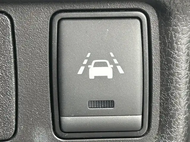 日産 ノート e－パワー ニスモ 岡山県 2017(平29)年 6.7万km ブリリアントホワイトパール 登録時走行距離66.721km/純正ナビ:MM316D-W/(AM/FM/DISC/SD/Bluetooth)/エマージェンシーブレーキ/アラウンドビューモニター/車線逸脱防止支援システム/ 車両接近通報装置/前後コーナーセンサー/スペアキー×1/デジタルインナーミラー/ドライブレコーダー/ETC/プッシュスタート/スマートキー