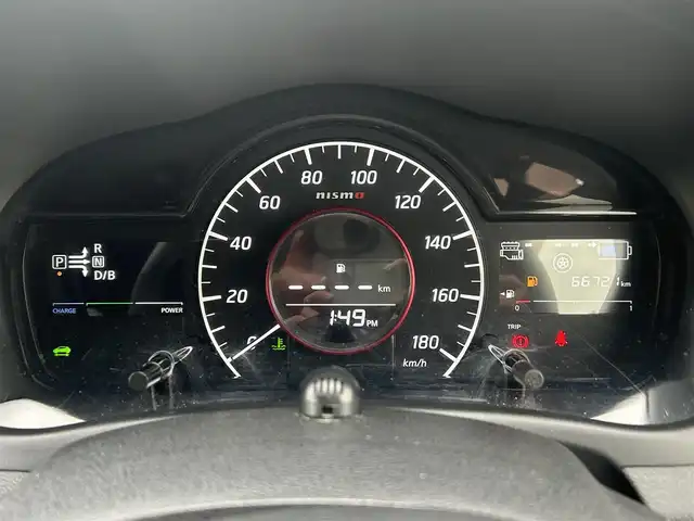 日産 ノート e－パワー ニスモ 岡山県 2017(平29)年 6.7万km ブリリアントホワイトパール 登録時走行距離66.721km/純正ナビ:MM316D-W/(AM/FM/DISC/SD/Bluetooth)/エマージェンシーブレーキ/アラウンドビューモニター/車線逸脱防止支援システム/ 車両接近通報装置/前後コーナーセンサー/スペアキー×1/デジタルインナーミラー/ドライブレコーダー/ETC/プッシュスタート/スマートキー