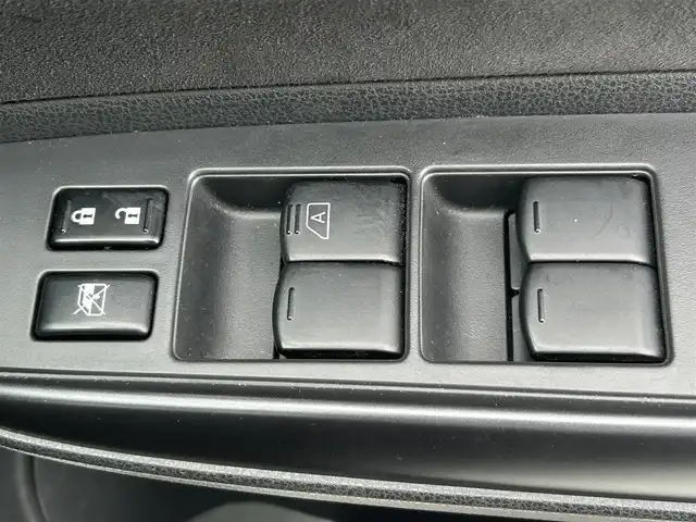 日産 ノート e－パワー ニスモ 岡山県 2017(平29)年 6.7万km ブリリアントホワイトパール 登録時走行距離66.721km/純正ナビ:MM316D-W/(AM/FM/DISC/SD/Bluetooth)/エマージェンシーブレーキ/アラウンドビューモニター/車線逸脱防止支援システム/ 車両接近通報装置/前後コーナーセンサー/スペアキー×1/デジタルインナーミラー/ドライブレコーダー/ETC/プッシュスタート/スマートキー