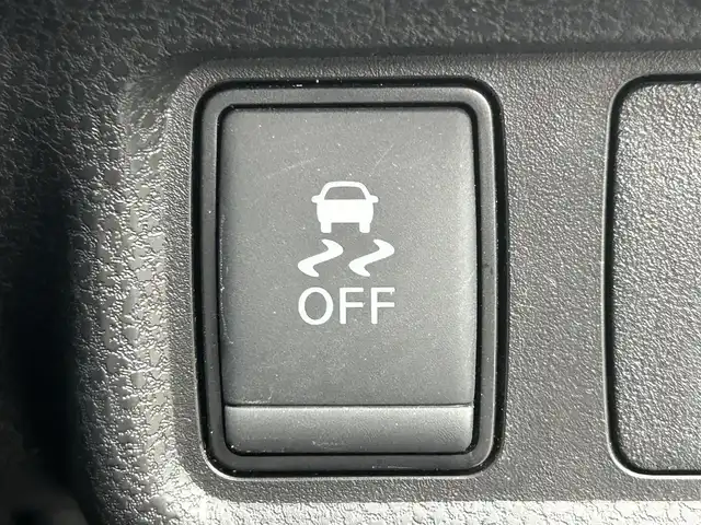 日産 ノート e－パワー ニスモ 岡山県 2017(平29)年 6.7万km ブリリアントホワイトパール 登録時走行距離66.721km/純正ナビ:MM316D-W/(AM/FM/DISC/SD/Bluetooth)/エマージェンシーブレーキ/アラウンドビューモニター/車線逸脱防止支援システム/ 車両接近通報装置/前後コーナーセンサー/スペアキー×1/デジタルインナーミラー/ドライブレコーダー/ETC/プッシュスタート/スマートキー