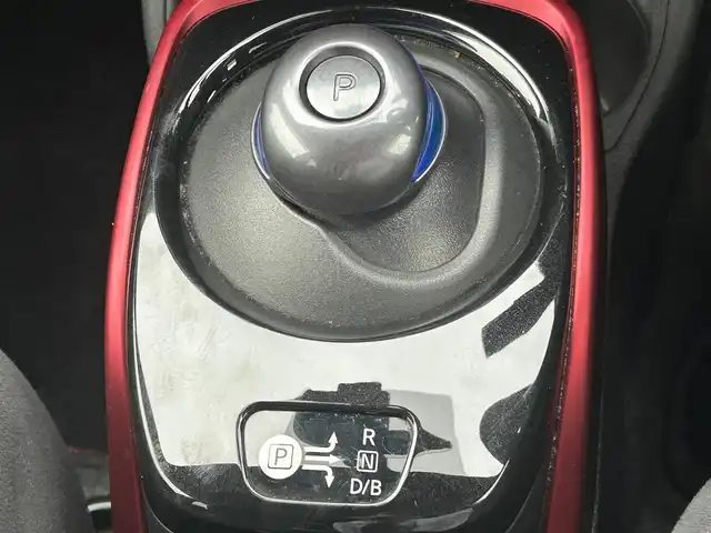 日産 ノート e－パワー ニスモ 岡山県 2017(平29)年 6.7万km ブリリアントホワイトパール 登録時走行距離66.721km/純正ナビ:MM316D-W/(AM/FM/DISC/SD/Bluetooth)/エマージェンシーブレーキ/アラウンドビューモニター/車線逸脱防止支援システム/ 車両接近通報装置/前後コーナーセンサー/スペアキー×1/デジタルインナーミラー/ドライブレコーダー/ETC/プッシュスタート/スマートキー