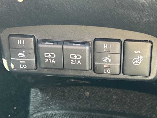 トヨタ シエンタ ハイブリッド G セーフティエディション 千葉県 2020(令2)年 2.4万km ホワイトパールクリスタルシャイン 特別仕様　ナビＮＳＺＴ－Ｗ６８Ｔ　バックカメラ　両側電動スライドドア　ビルトインＥＴＣ　ドラレコ　シートヒーター　ステアリングヒーター　クルコン　ＰＣＳ　レーンアシスト　ＡＨＢ　マット　ドアバイザー