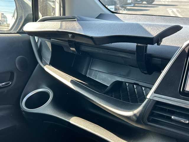 トヨタ シエンタ ハイブリッド G セーフティエディション 千葉県 2020(令2)年 2.4万km ホワイトパールクリスタルシャイン 特別仕様　ナビＮＳＺＴ－Ｗ６８Ｔ　バックカメラ　両側電動スライドドア　ビルトインＥＴＣ　ドラレコ　シートヒーター　ステアリングヒーター　クルコン　ＰＣＳ　レーンアシスト　ＡＨＢ　マット　ドアバイザー