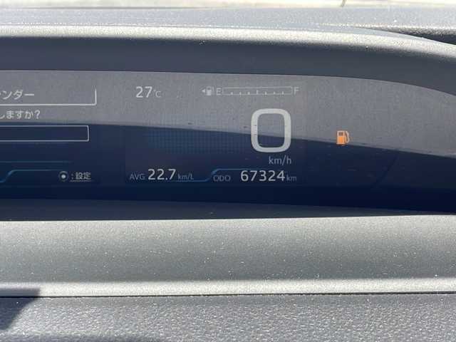 トヨタ プリウス 山梨県 2021(令3)年 6.8万km 黒 純正ナビ付きディスプレイオーディオ　/全周囲カメラ　/１００Ｖ電源　/フルセグテレビ　/クルーズコントロール/前後ドライブレコーダー　/ビルトインＥＴＣ　/合皮シート　/前席シートヒーター　/衝突軽減装置　/クリアランスソナー　/車線逸脱警報　/スマートキー/プッシュスタート/純正アルミホイール/LEDヘッドランプ/純正フロアマット/カーテンエアバック/オートライト