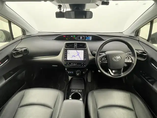 トヨタ プリウス S ツーリングセレ ブラックED 熊本県 2021(令3)年 6.8万km プレシャスブラックパール 禁煙車/純正ナビ付きディスプレイオーディオ(CD・BT・フルセグ・USB）/全周囲カメラ　/レーダークルーズコントロール/社外前後ドライブレコーダー　/ビルトインＥＴＣ　/合皮シート　/前席シートヒーター　/衝突軽減装置　/前後クリアランスソナー　/レーンキープアシスト/横滑り防止/AC100V電源/純正フロアマット/純正17インチAW/オートライト/オートマチックハイビーム/LEDヘッドライト/スマートキー/プッシュスタート/スペアキー1本/保証書