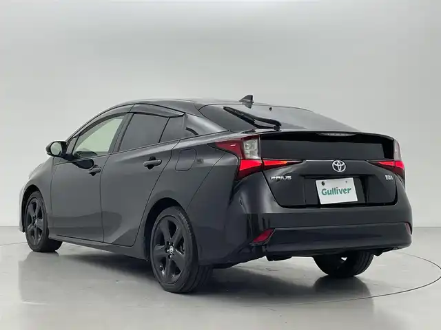 トヨタ プリウス S ツーリングセレ ブラックED 熊本県 2021(令3)年 6.8万km プレシャスブラックパール 禁煙車/純正ナビ付きディスプレイオーディオ(CD・BT・フルセグ・USB）/全周囲カメラ　/レーダークルーズコントロール/社外前後ドライブレコーダー　/ビルトインＥＴＣ　/合皮シート　/前席シートヒーター　/衝突軽減装置　/前後クリアランスソナー　/レーンキープアシスト/横滑り防止/AC100V電源/純正フロアマット/純正17インチAW/オートライト/オートマチックハイビーム/LEDヘッドライト/スマートキー/プッシュスタート/スペアキー1本/保証書