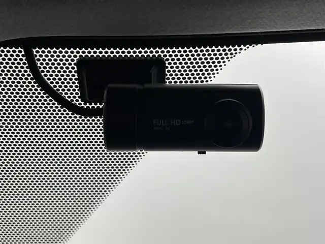 トヨタ プリウス S ツーリングセレ ブラックED 熊本県 2021(令3)年 6.8万km プレシャスブラックパール 禁煙車/純正ナビ付きディスプレイオーディオ(CD・BT・フルセグ・USB）/全周囲カメラ　/レーダークルーズコントロール/社外前後ドライブレコーダー　/ビルトインＥＴＣ　/合皮シート　/前席シートヒーター　/衝突軽減装置　/前後クリアランスソナー　/レーンキープアシスト/横滑り防止/AC100V電源/純正フロアマット/純正17インチAW/オートライト/オートマチックハイビーム/LEDヘッドライト/スマートキー/プッシュスタート/スペアキー1本/保証書